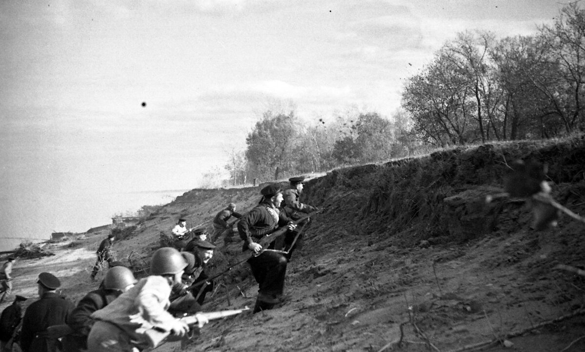 3 августа 1942 г. Битва за Волгу 1942. Лето 1942 Сталинграда битва. Сталинград 1943 г.