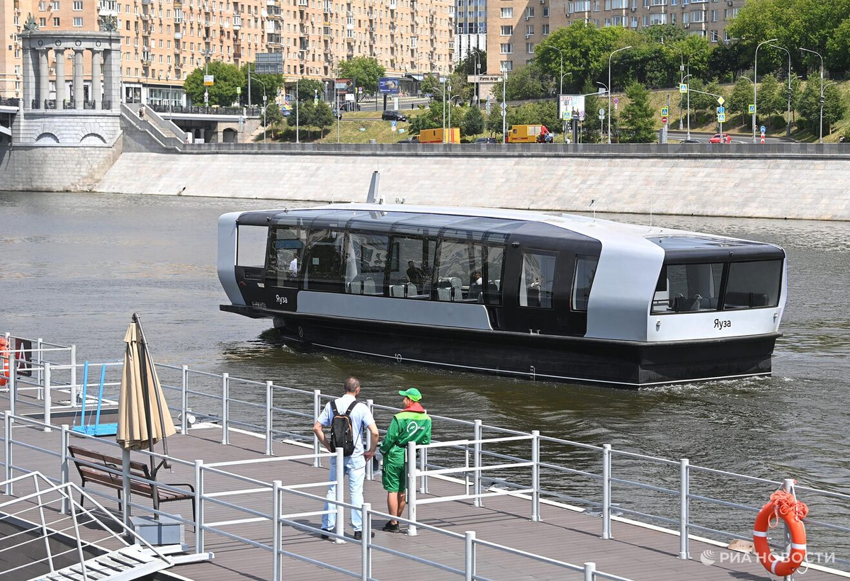 Речные трамвайчики в москве март