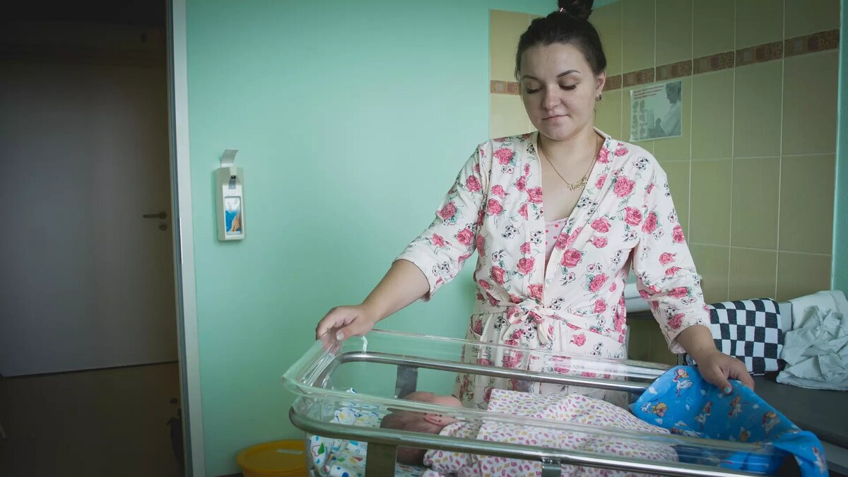     Отделы ЗАГС Волгоградской области с января по сентябрь зарегистрировали 12 792 записи о рождении. Мальчиков насчитали 6 602, по информации регионального комитета юстиции.