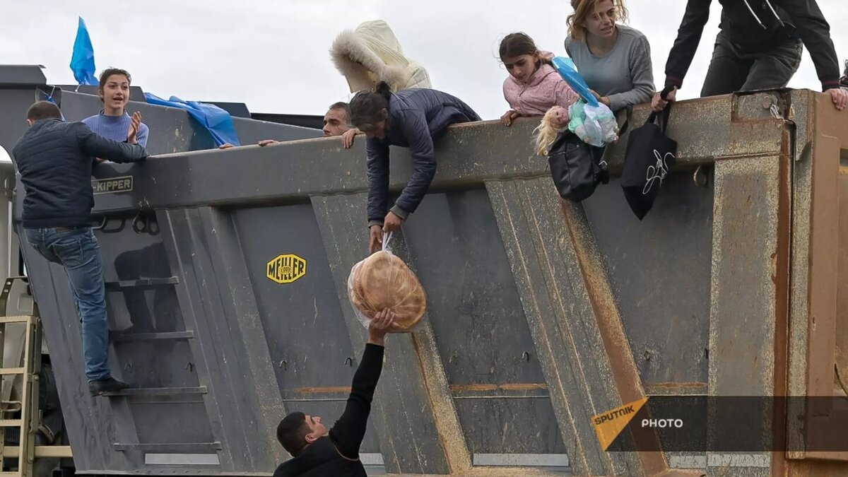 После этнических чисток, а фактически геноцида армянского народа Нагорного Карабаха (Арцаха), официозные и провластные СМИ из кожи вон лезут, чтобы оправдать бездействие Кремля в ходе азербайджанской-13