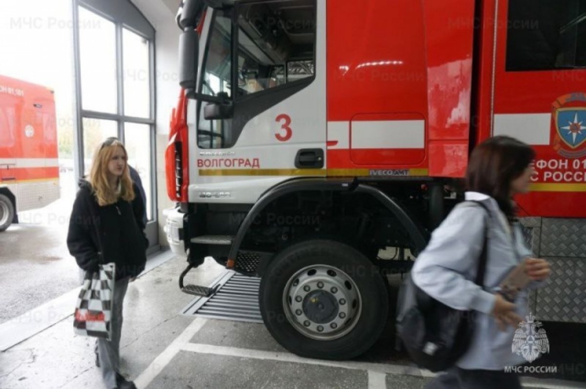    Огнеборцы в Волгограде познакомили детей с пожарной частью №3