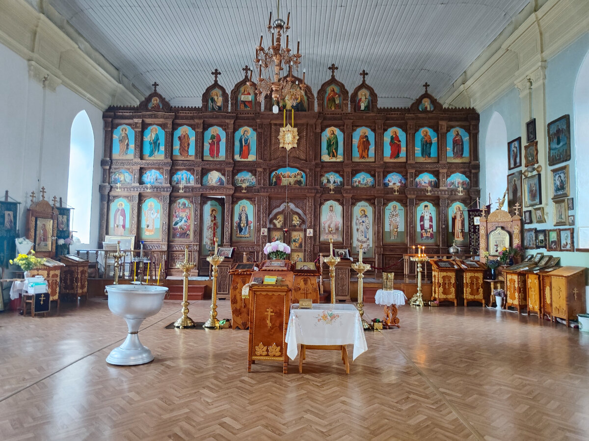 Церковь. Все фото с разрешения были сделаны, я дополнительно уточняла.