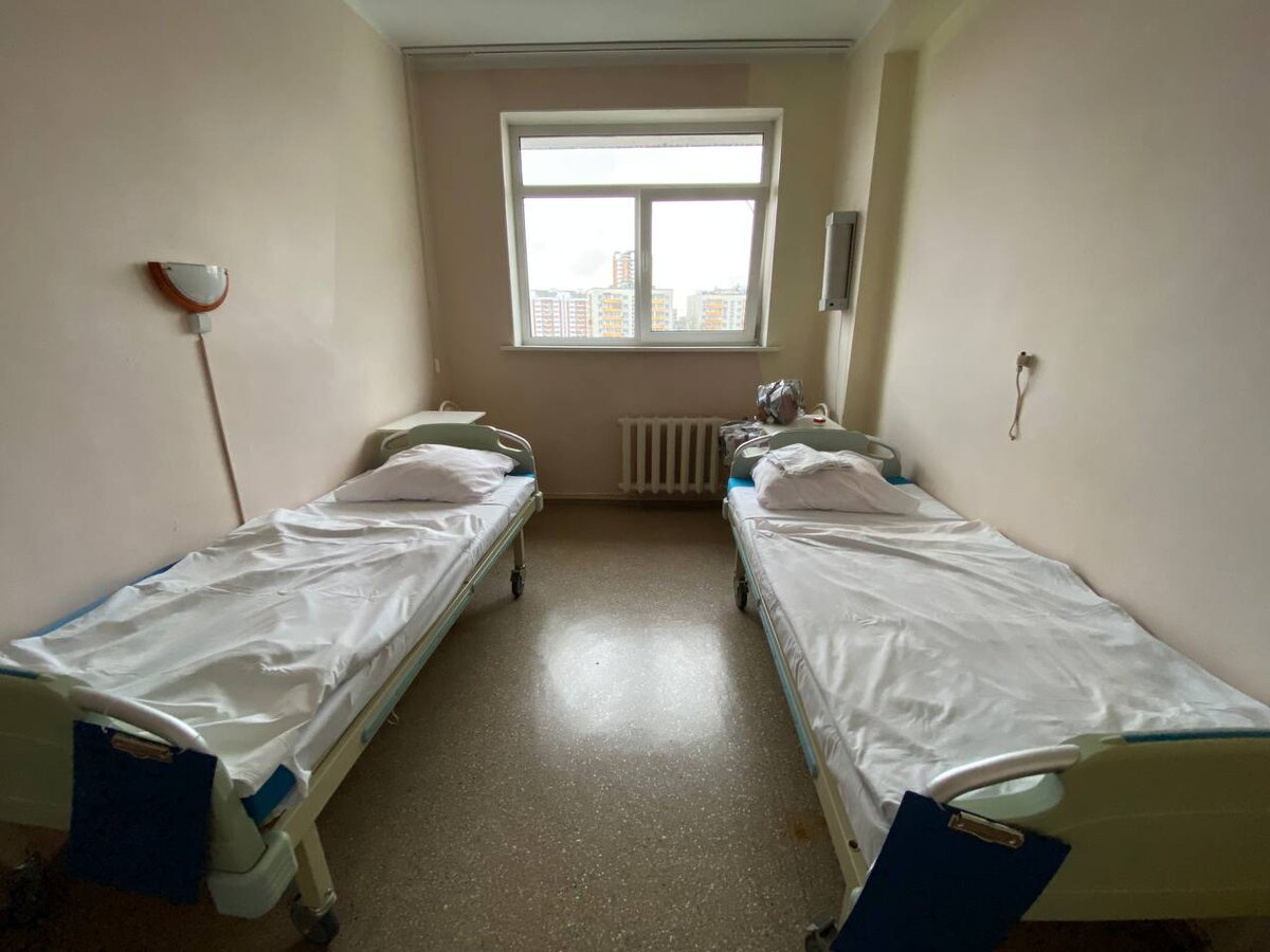 Нашла в переписке с мамой фото моей палаты в паталогии.