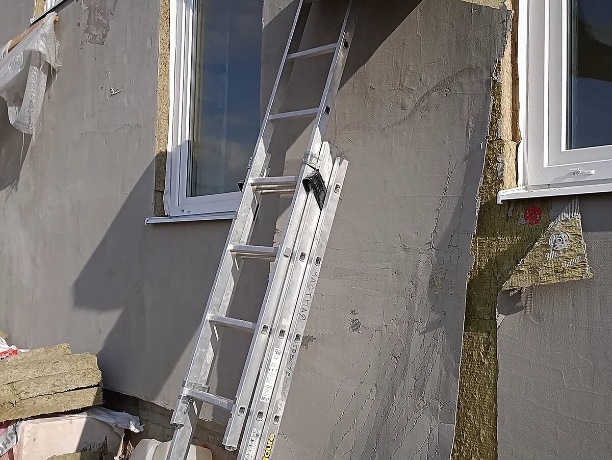 * Кадр из видео