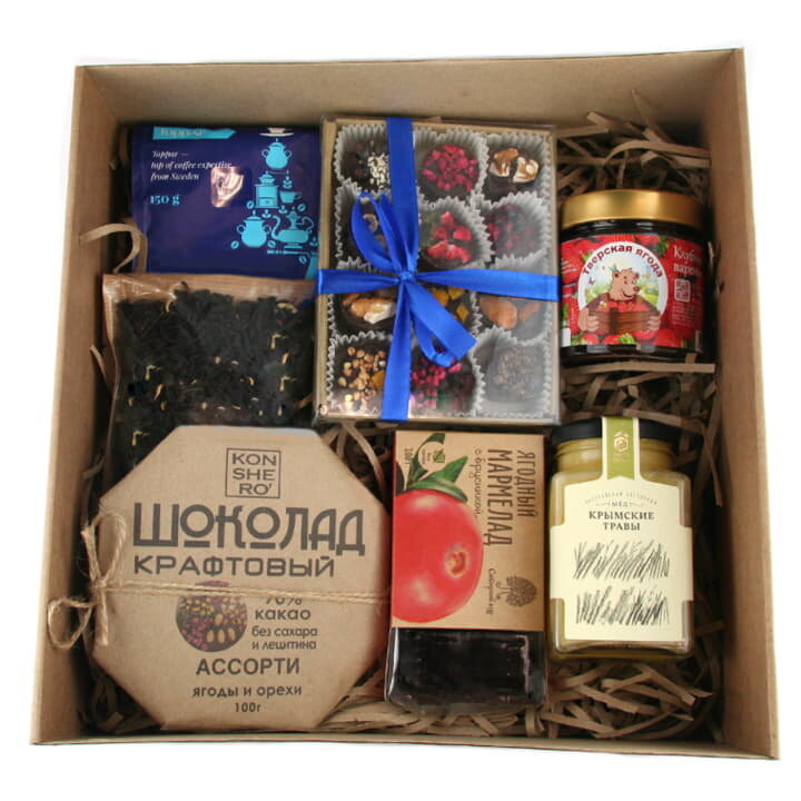 Подарочные наборы чай кофе шоколад. Tea and chocolate as a gift. Подарочный набор с чаем и кружкой. Набор чай шоколад. Новогодний набор с варежками.
