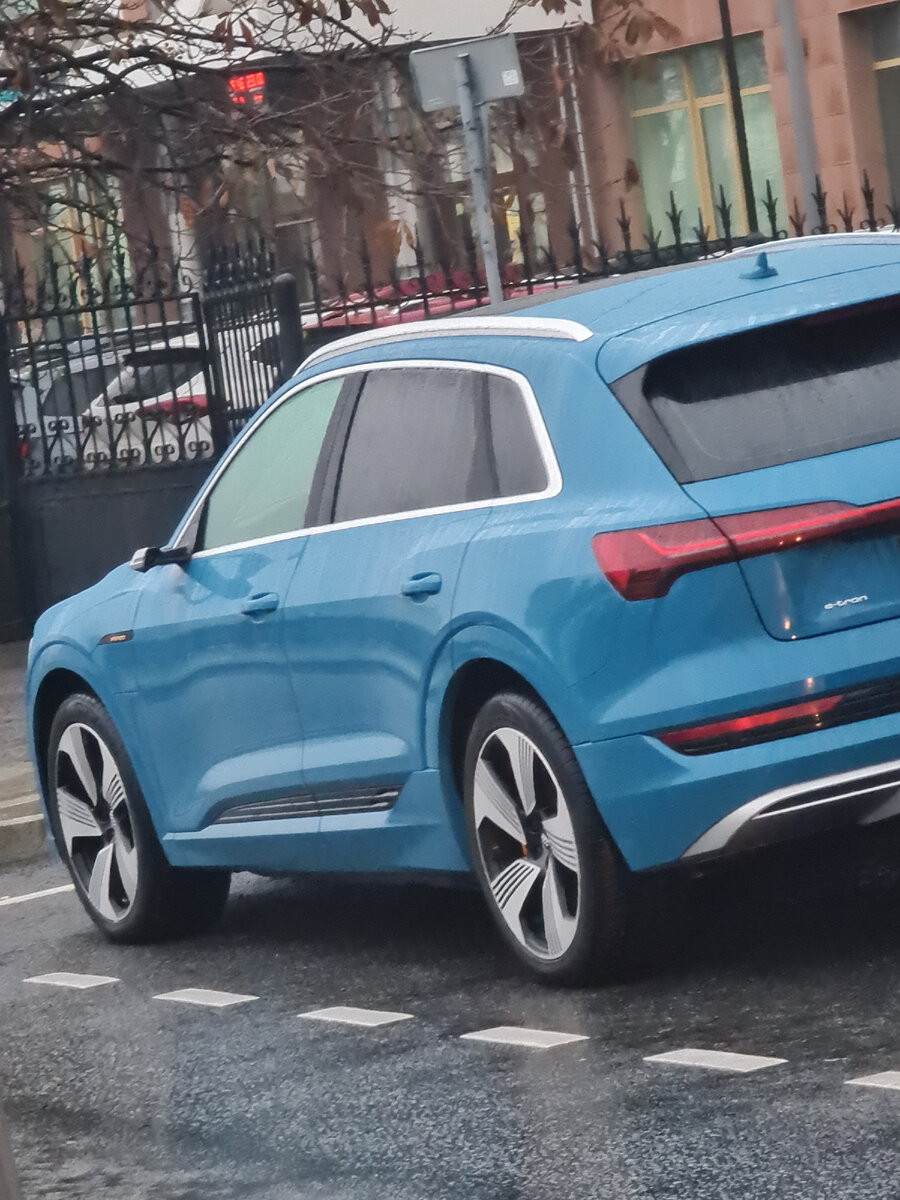 Фрик-машина Audi E-tron Sportsback: культяпки вместо зеркал // Это —  будущее?? | Lidia.FM | Дзен