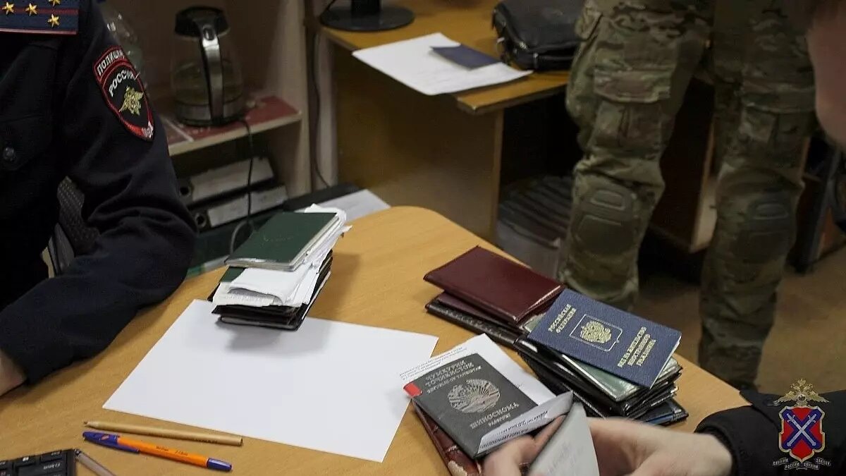     В трех районах Волгограда устроили облавы на гастарбайтеров-нелегалов, сообщает региональный главк МВД.