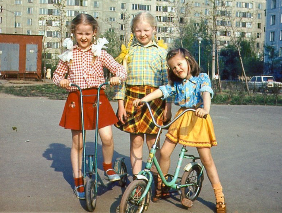 Дети ссср какого года. Одежда советских детей. Одежда детей в 80-е годы. Счастливые советские дети. Детская мода 90 х.