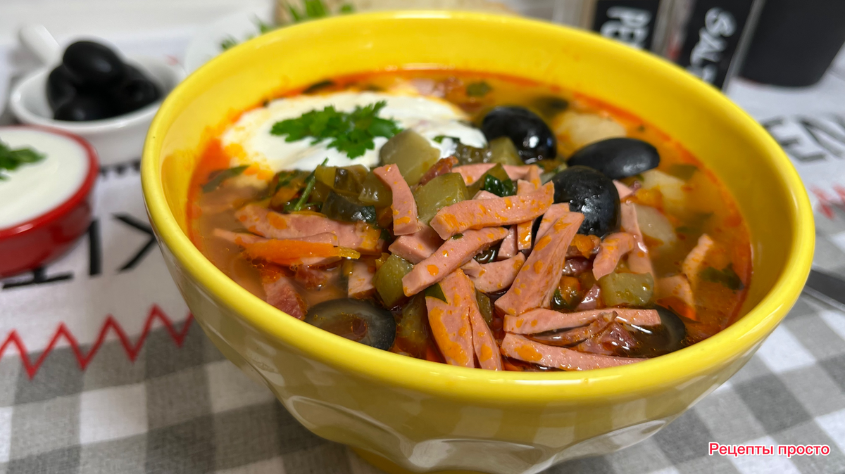 Солянка с колбасой и солеными огурцами - простой рецепт с пошаговыми фото