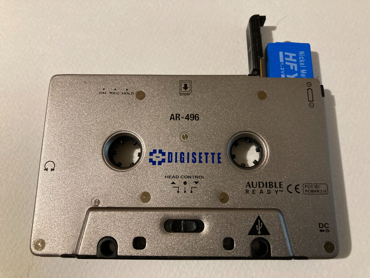 Цифровая кассета. Магнитофон Хитачи двухкассетный.