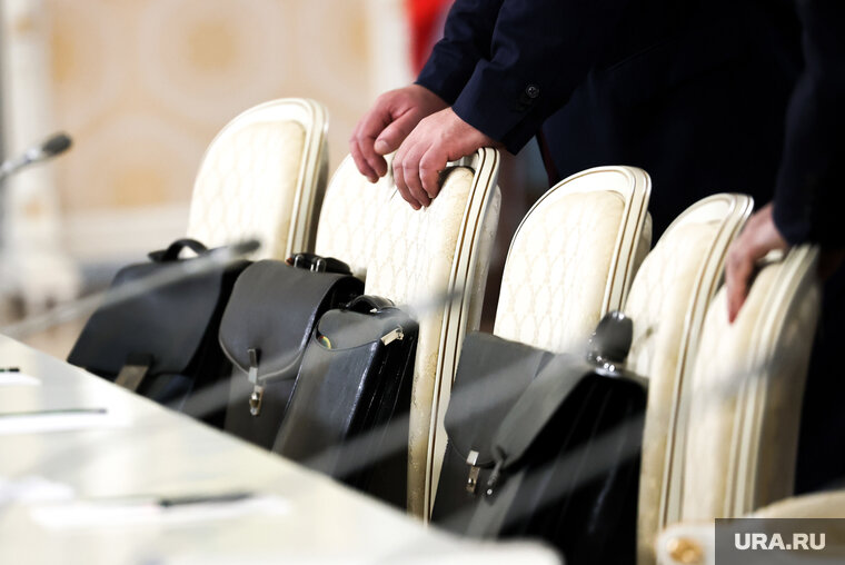    Россию в очередной раз не пригласили на переговоры по Украине, в которых участвуют страны Запада