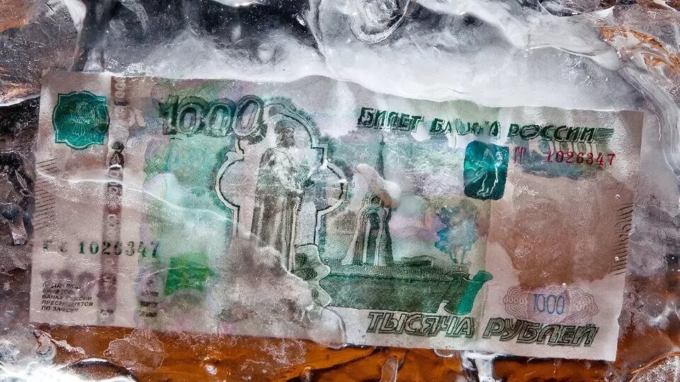     Лидеры стран Евросоюза одобрили планы использования доходов от замороженных российских активов для помощи Украине.