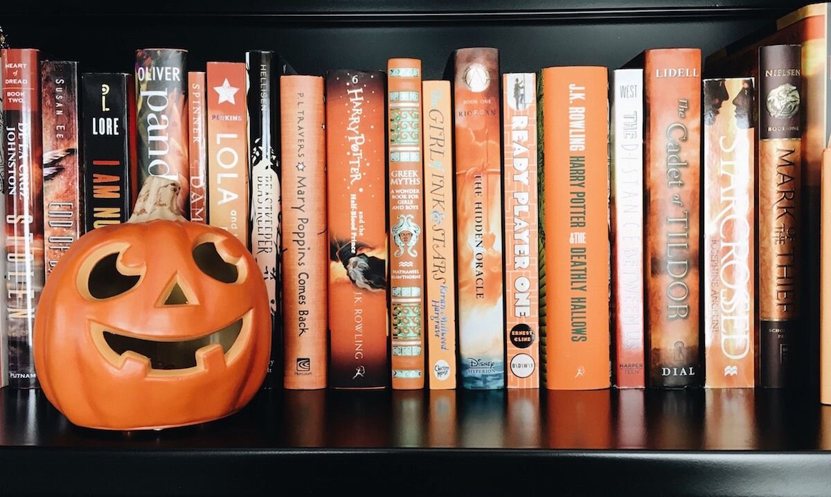 хэллоуинская книга. книги на хэллоуин. читать книгу хэллоуин. книга р л стайн беспокойный хэллоуин. французские книги halloween.