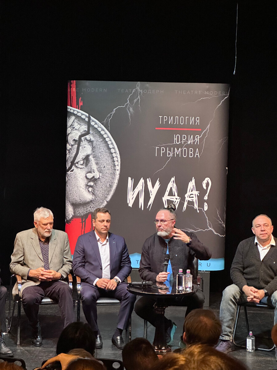 На пресс конференции