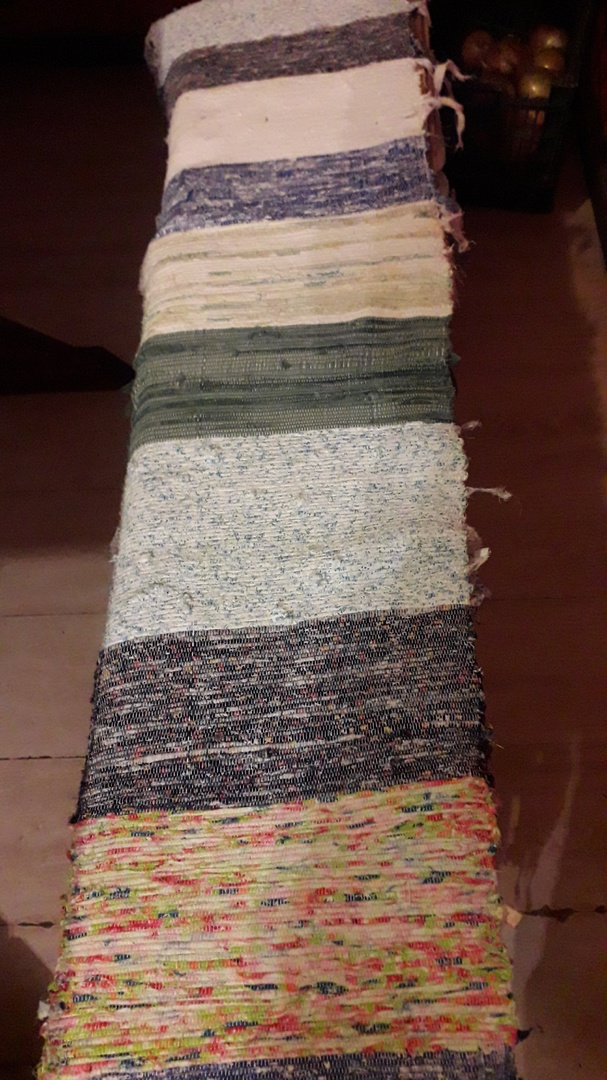 теперь он красуется на лавочке