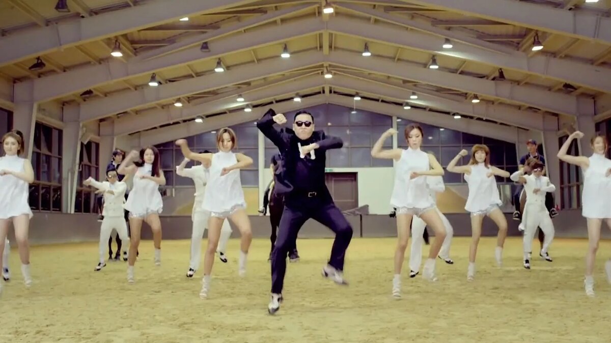 Кадр из клипа на песню «Gangham Style» 