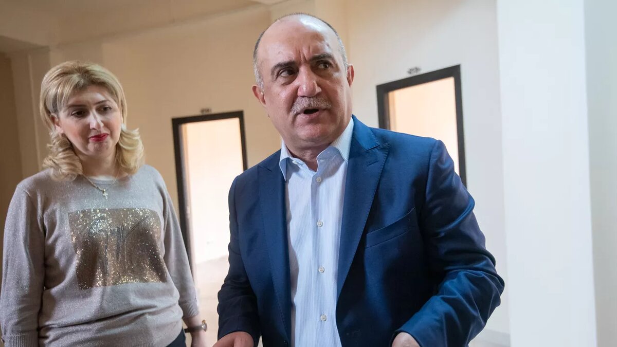 Самвел Бабаян после завершения пресс-конференции (19 апреля 2019). Ереван