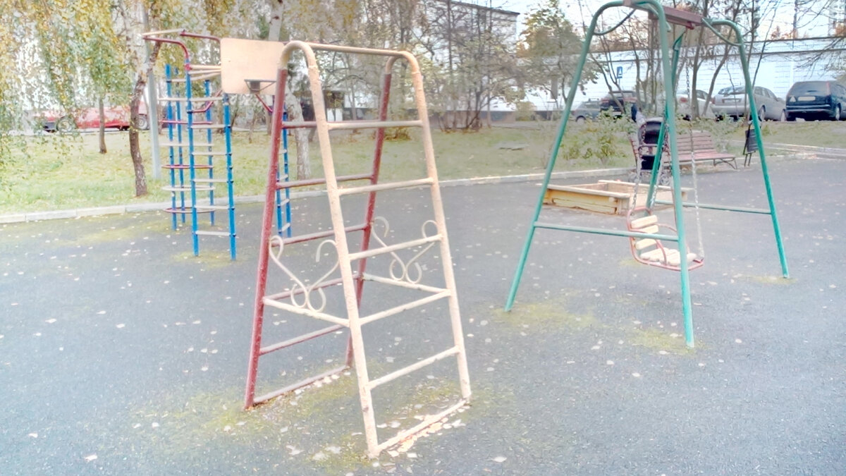 ЭТО ДЕТПЛОЩАДКА В ХАРЬКОВЕ.