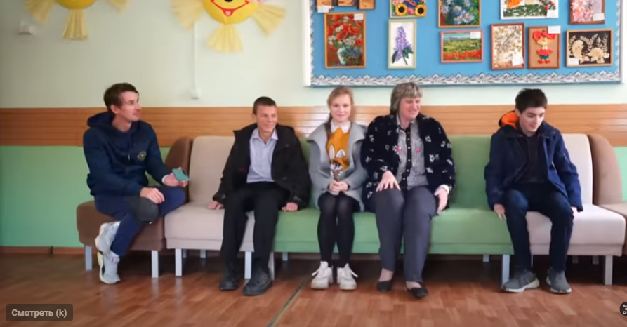 Дети и их воспитатель