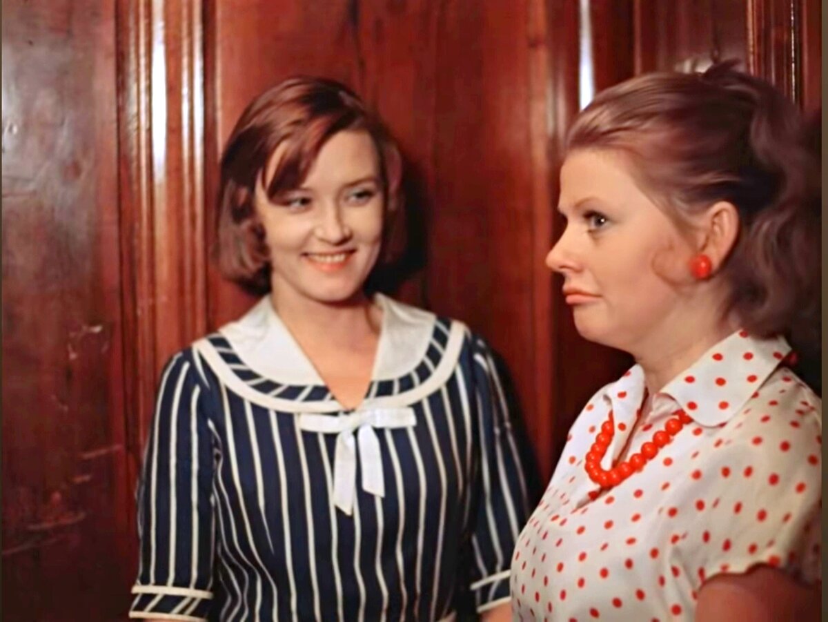 Людмиле тесно в её жизни, как райскому змею в его шкуре. А вот Катя была всем довольна. Но лучшее - враг хорошего! Кадр из фильма "Москва слезам не верит" Скриншот. 