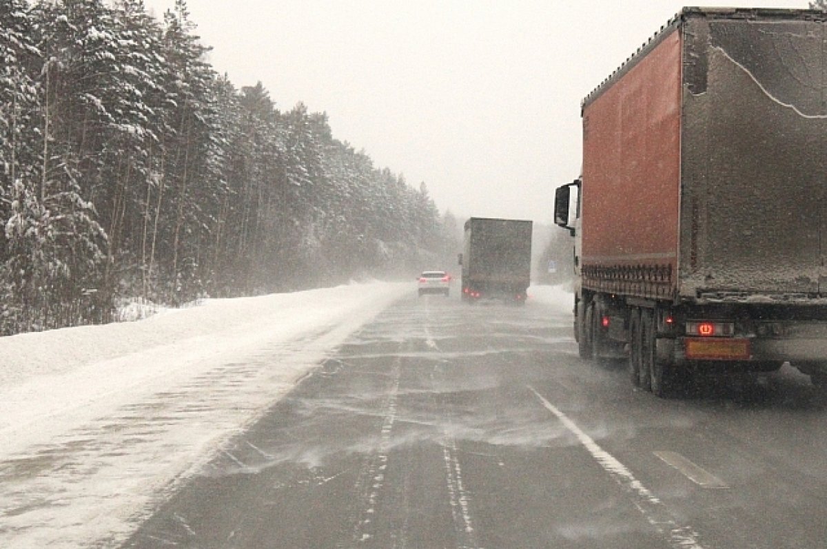 Фурам и автобусам закрыли проезд по трассе М5 на Южном Урале из-за непогоды  | АиФ-Челябинск | Дзен