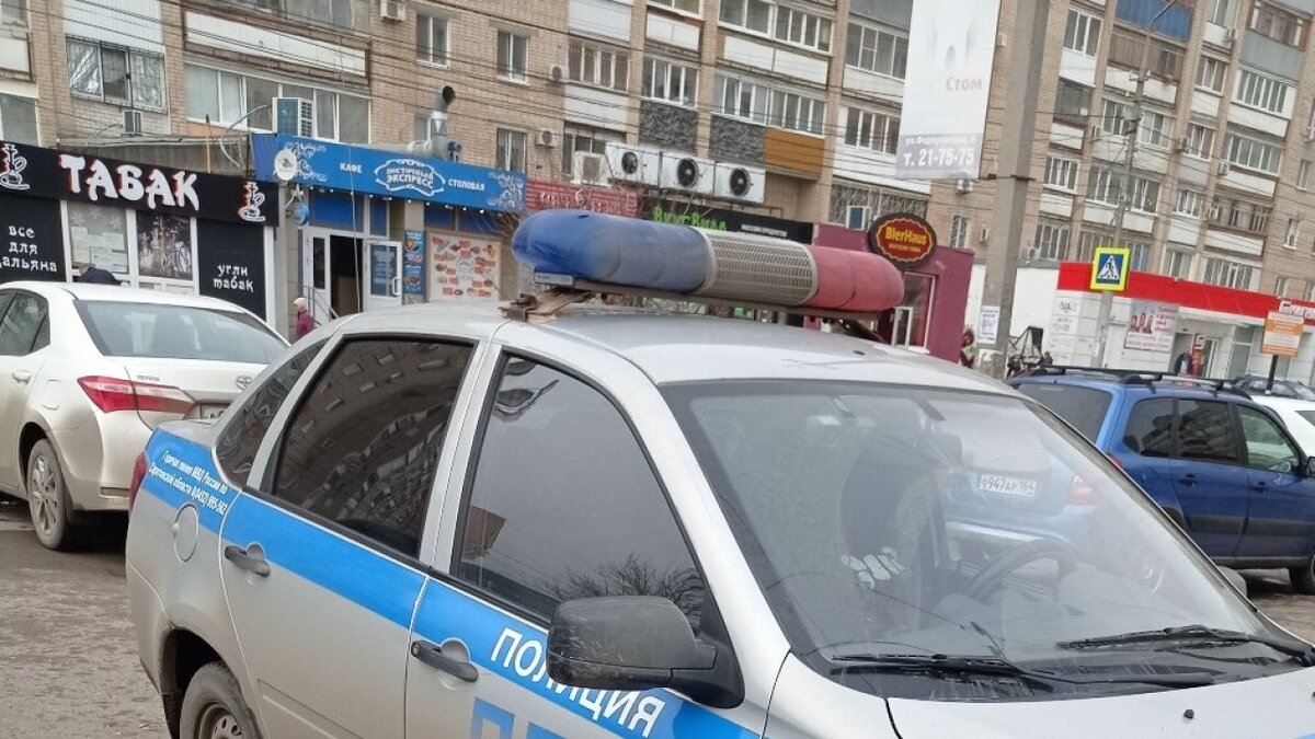    В Саратове сотрудники ГИБДД вручали подарки ответственным водителямНовости Саратова и области – Сетевое издание «Репортер64»