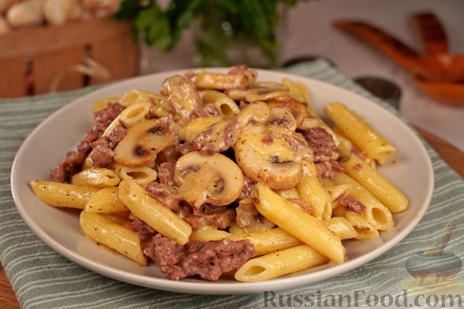 Макароны с фаршем в духовке с сыром и помидорами