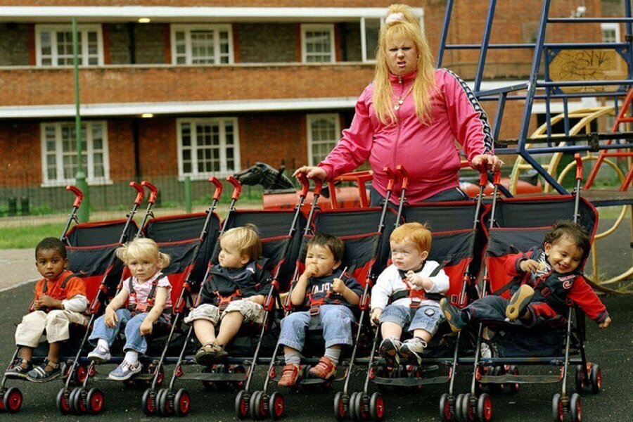 обязательно много детей. много детей на траве. обязательно много детей. многодетная семья вологодская область. обязательно много детей.