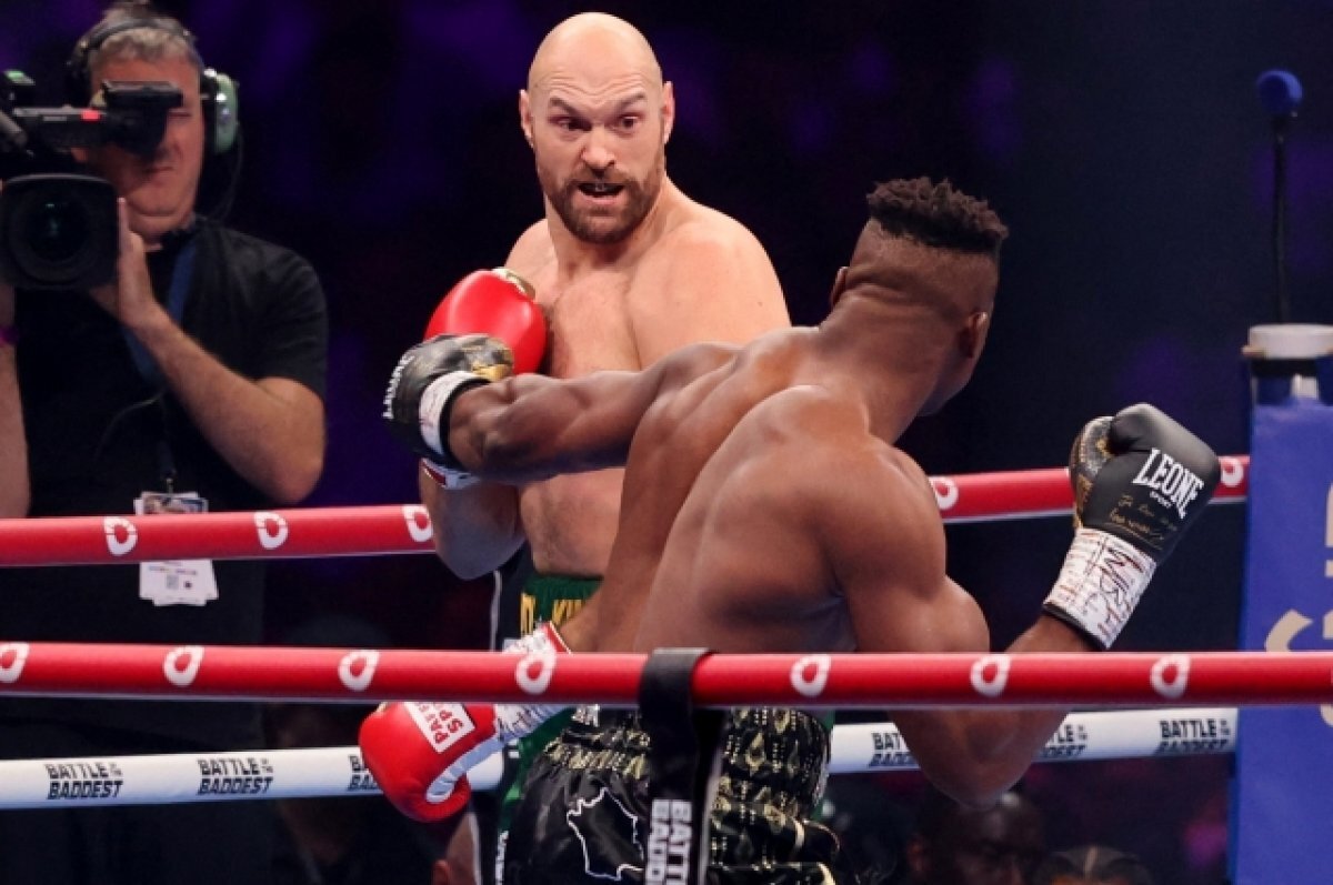    Тайсон Фьюри победил бывшего чемпиона UFC Фрэнсиса Нганну