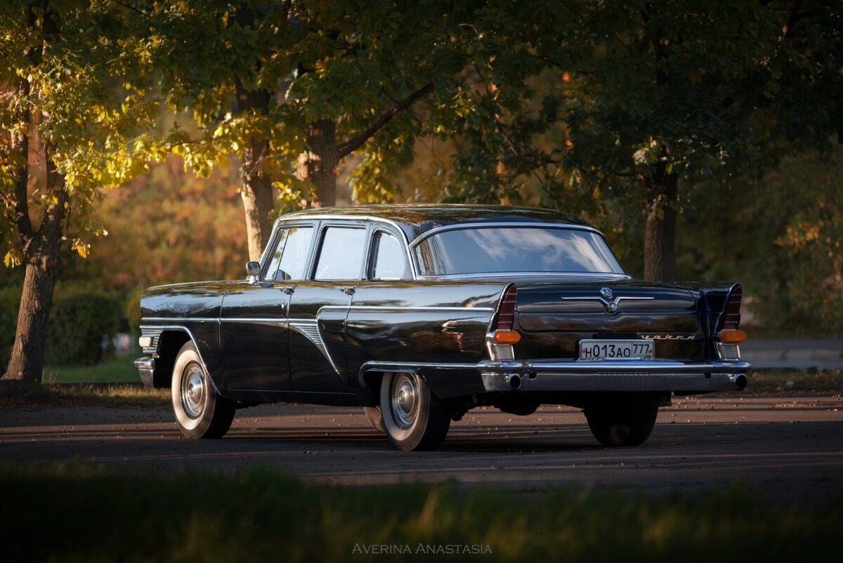 ГАЗ-13 «Чайка» сзади. Источник фото: drive2.ru