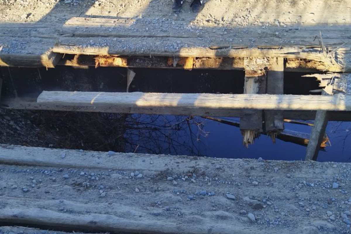    В Хабаровском крае грузовик раздавил мост на школьном маршруте