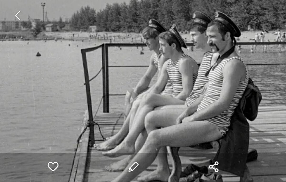 "Бескозырки" на празднике. Фото от Иваныча.