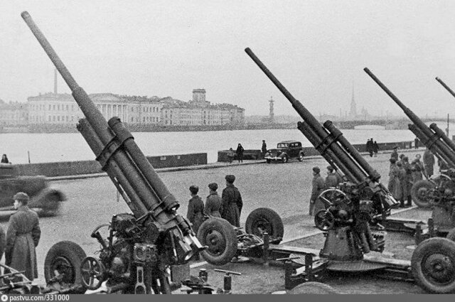    Ленинград не сдавался, и его решили уморить голодом Фото: public domain