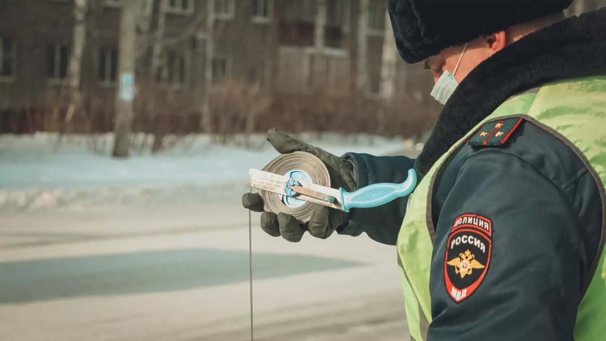     Мужчина честно признался полицейским, что у него нет прав и он не сдал экзамен на вождение машины.