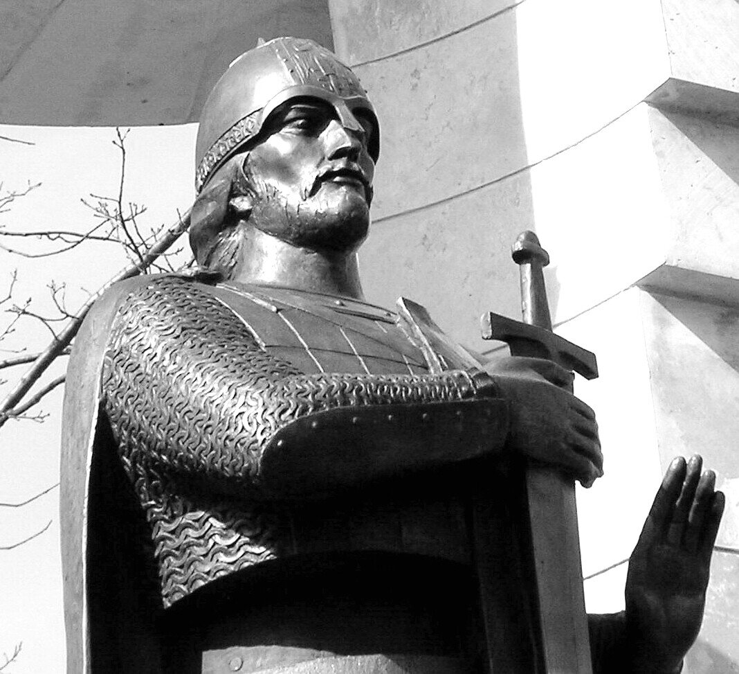
Памятник-часовня у храма Александра Невского в с. Усть-Ижоре (фрагмент)
Источник: ru.wikipedia.org