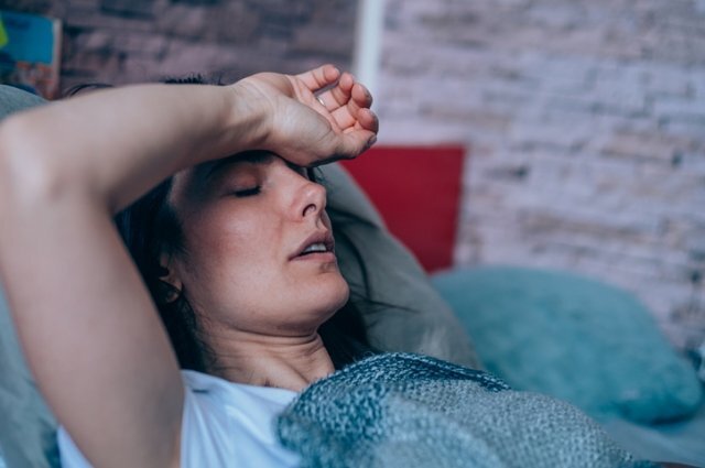    Можно ли натираться барсучьим жиром при высокой температуре?