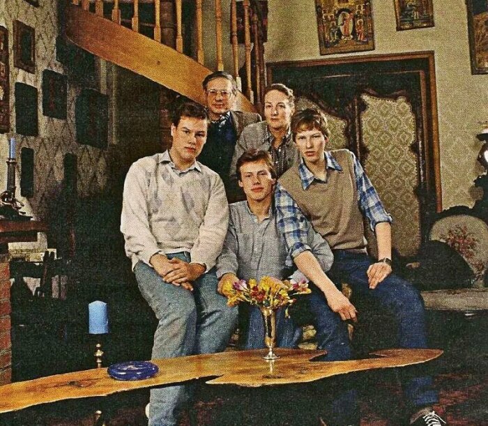  Виктор Луи с женой и сыновьями. /Фото: webpulse.imgsmail.ru