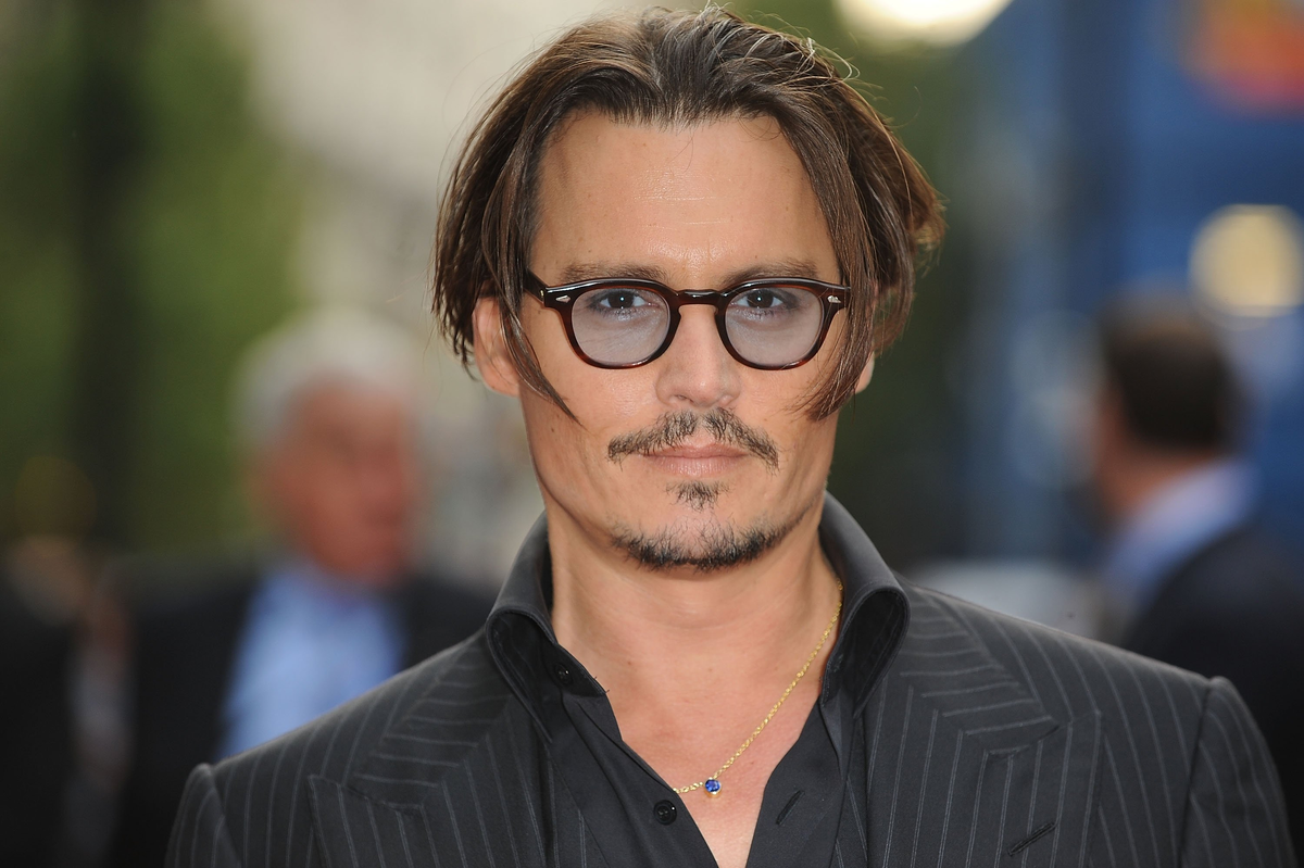 https://almode.ru/uploads/posts/2021-04/1618118673_60-p-dzhonni-depp-63.jpg