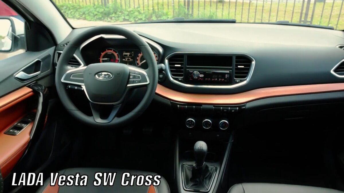 Lada Vesta SW Cross или Lada Vesta SW: есть ли разница и стоит ли она свеч?  | AUTOMPS | Дзен