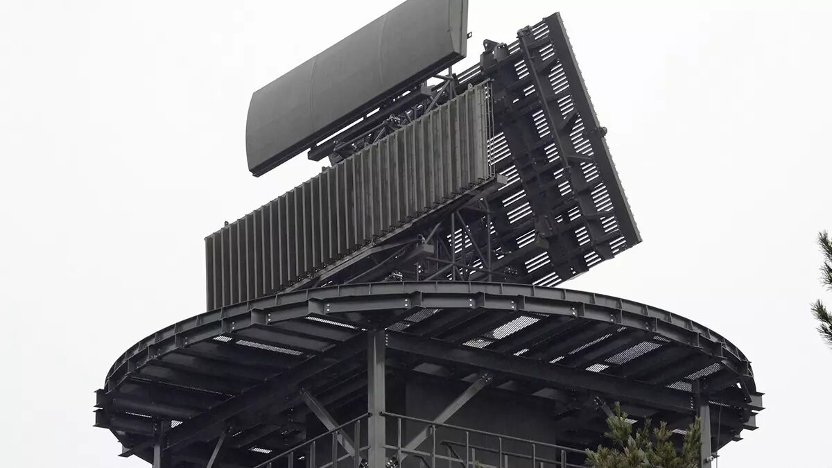     В Ростове система ПВО сбила некую «воздушную цель», обломки неизвестного объекта находят в городе местные жители.