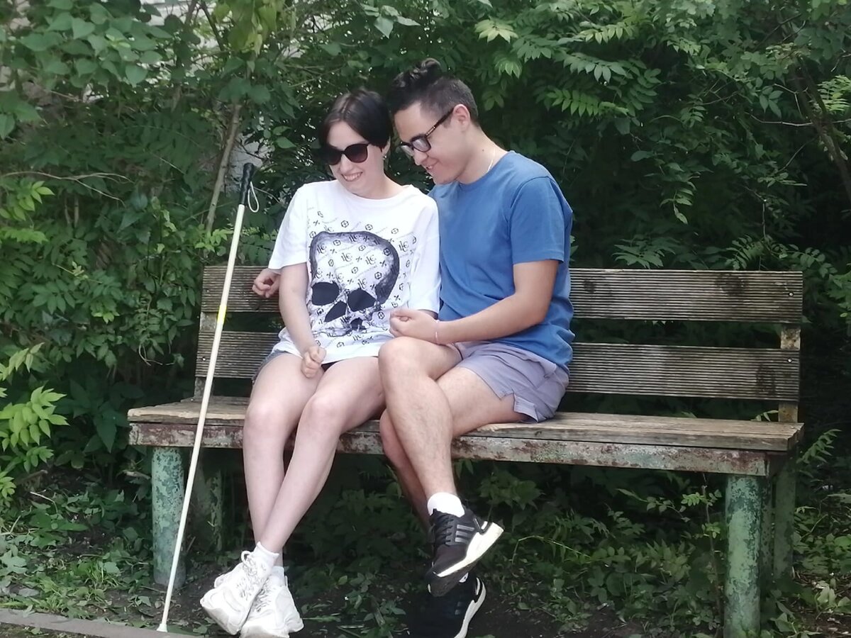 Полина с тростью