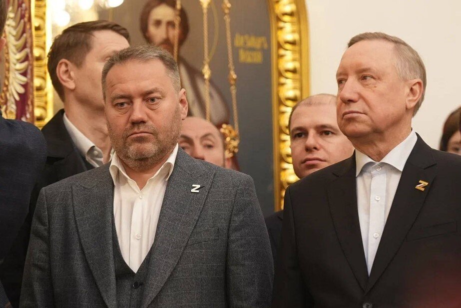    Председатель петербургского ЗакСа Александр Бельский и губернатор Петербурга Александр Беглов (слева направо) в храме Воскресения Христова на Смоленском кладбище. Автор фото: t.me/a_belsky