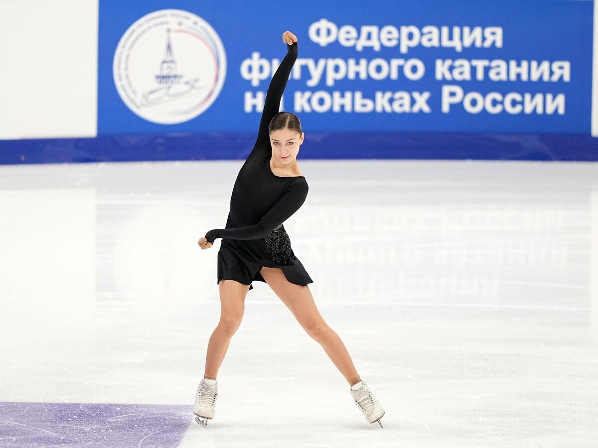   Анна Фролова выступает с произвольной программой в женском одиночном катании на III этапе Гран-при России "Красноярье" по фигурному катанию в Красноярске.© РИА Новости / Александр Вильф