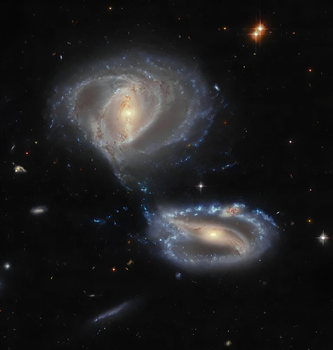     Фото: ESA/Hubble and NASA, J. Dalcanton, Dark Energy Survey/DOE/FNAL/NOIRLab/NSF/AURA; Acknowledgement: L. Shatz