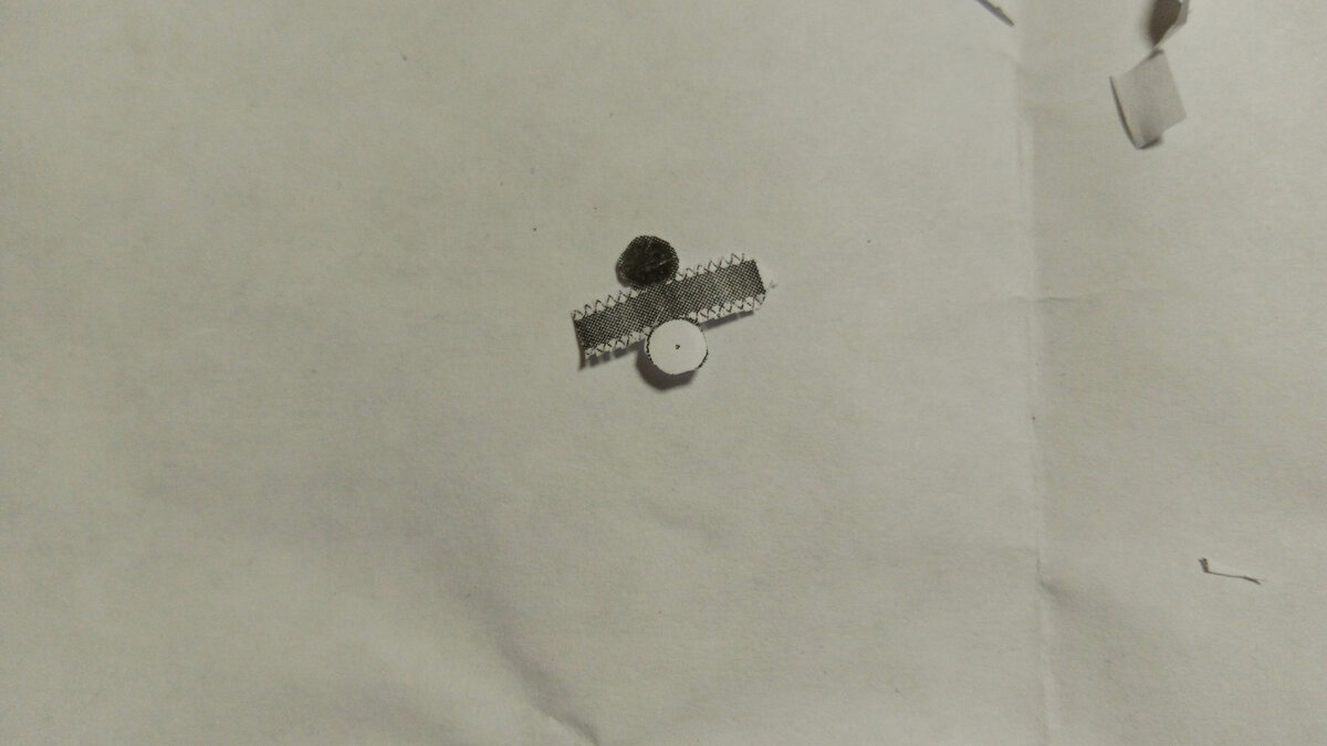 Вырезал трубу и буду дальше сворачивать и клеить. Личное фото. 