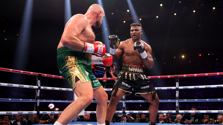    Тайсон Фьюри и Фрэнсис Нганну. Reuters