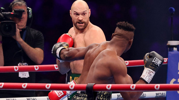    Тайсон Фьюри и Фрэнсис Нганну. Reuters