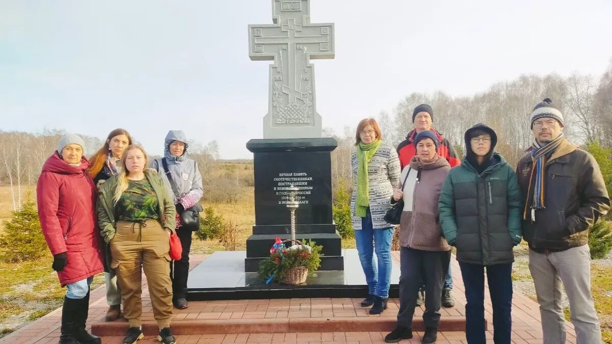 Светлана Каверзина и единомышленники посетили 29 октября место бывшего лагеря СибЛага около святого источника под Искитимом. Фото: vk.com/kaverzina_svetlana