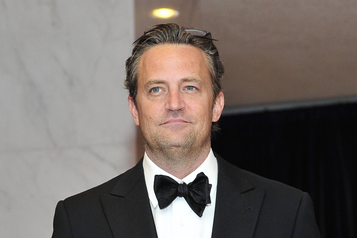     Звезды сериала «Друзья» отдают дань памяти Мэттью Перри, а близкие находятся в шоковом состоянии