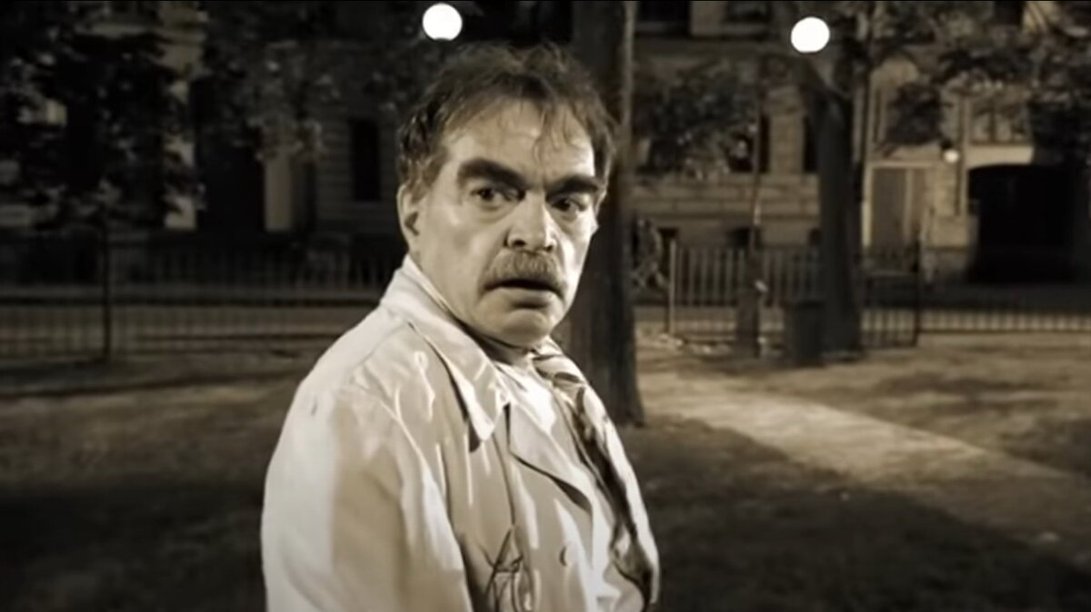 Михаил Берлиоз идет на встречу трамваю